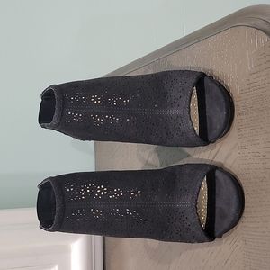 Size 6 black open toe and open back shoes with heel